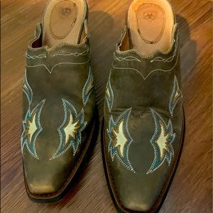 Ariat slide-on ladies boots. Size 6.5. Worn twice. Gorgeous color and stitching